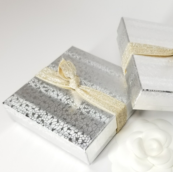 NWT Ultrachic Dainty Dog Tag Pave CZ Necklace - Picture 10 of 10